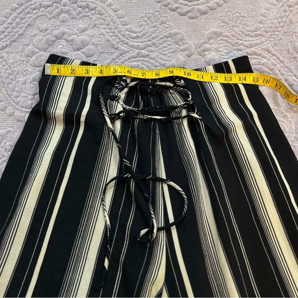 Green Envelope black/white striped pants. Size Large.